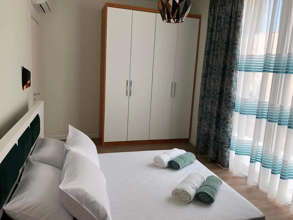 Rents-A-View Luxury Apartment @Gc Resort, Albania Palase